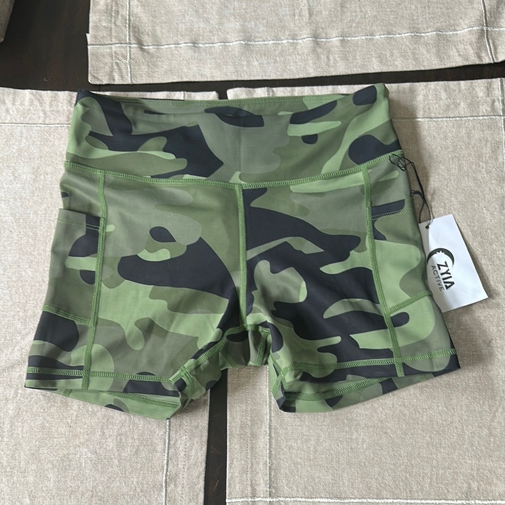 Ziya Active Green Camo Light n Tight Pocket Hustle Shorts